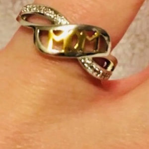 Sterling Silver "Mom" Ring size 6.5 New